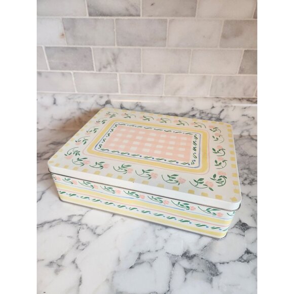 Bath & Body Works Floral Tin Box With Pink Gingham & Yellow Accents - Picture 1 of 6